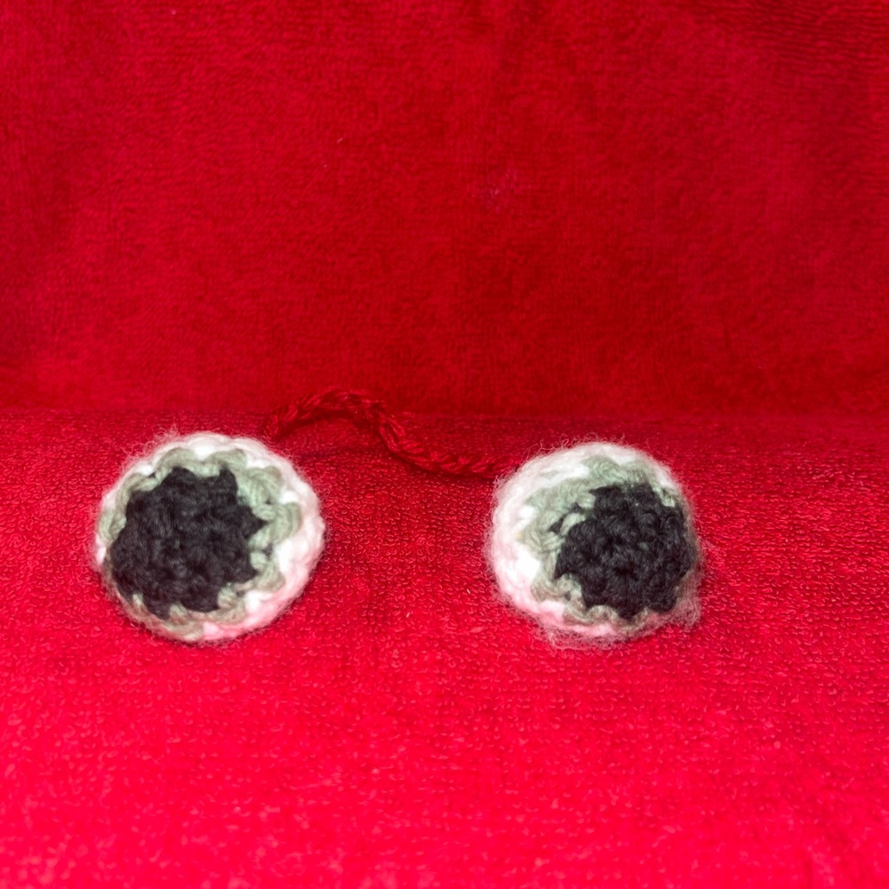 Purse eyeballs